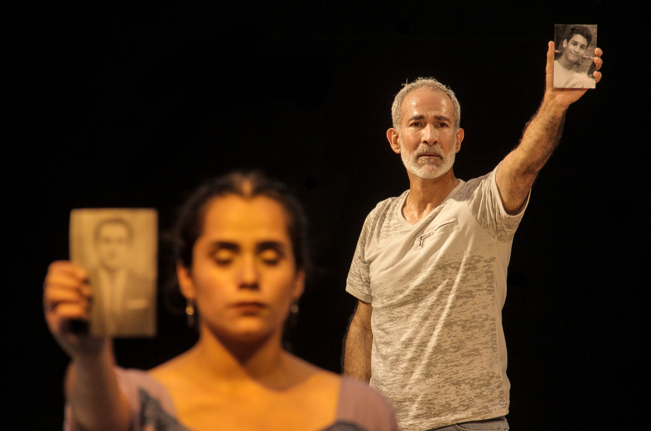 Migrantes protagonizan “Negro Qliao” en Teatro ICTUS