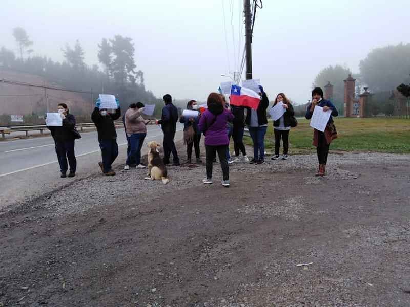 Penco: Sindicato de empresa Aramark protestó exigiendo resguardo frente al Covid-19