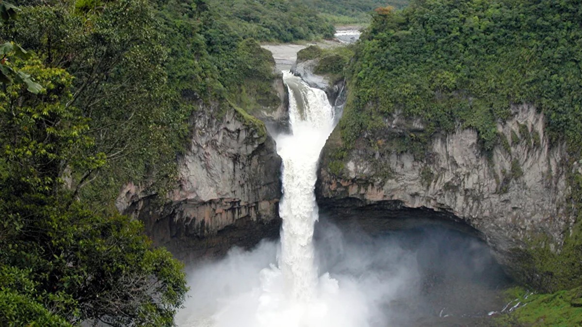 (Foto) En peligro la cascada más alta de Ecuador