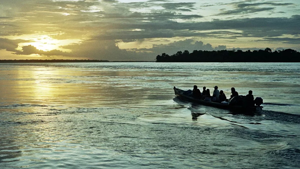 Perú pone en marcha transporte fluvial para prevenir la deserción escolar en Amazonía