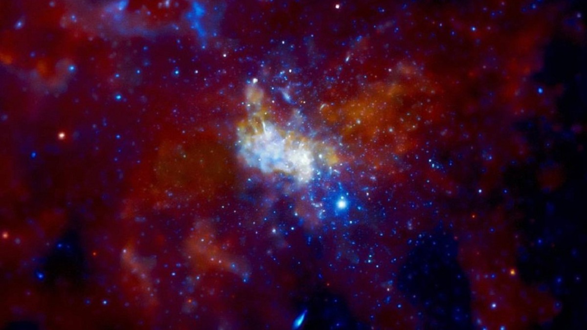 Agujero negro supermasivo en el centro de nuestra galaxia se encuentra cada vez más activo