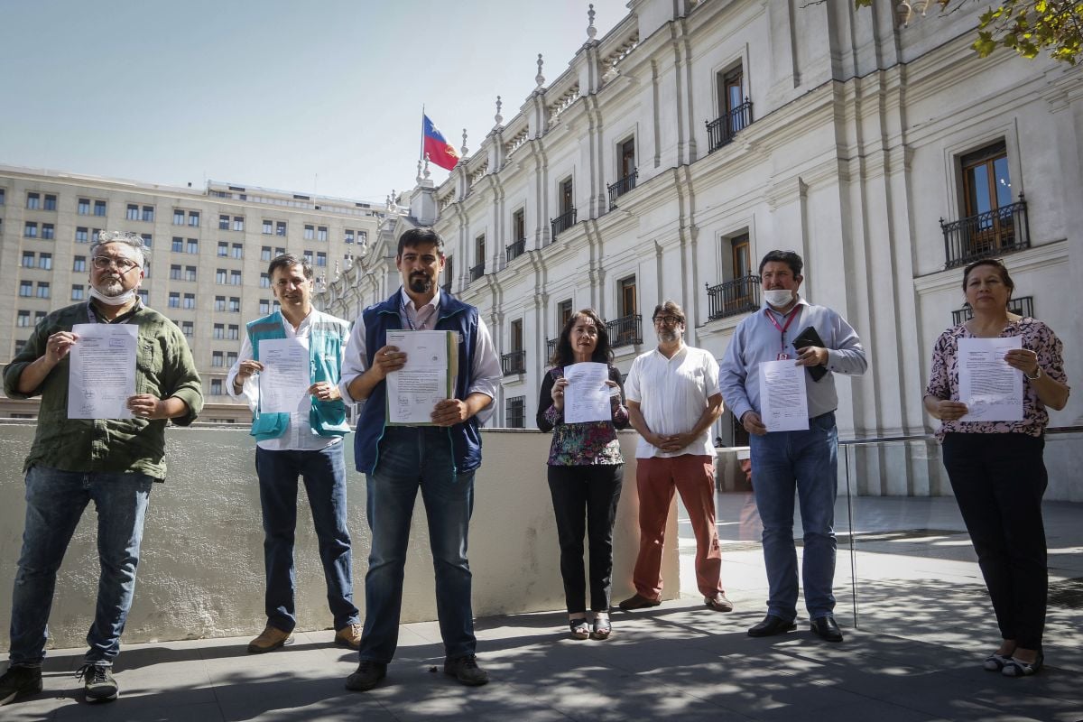 Alcaldes piden cuarentena total en toda la Región Metropolitana: Entregaron carta a Piñera en La Moneda