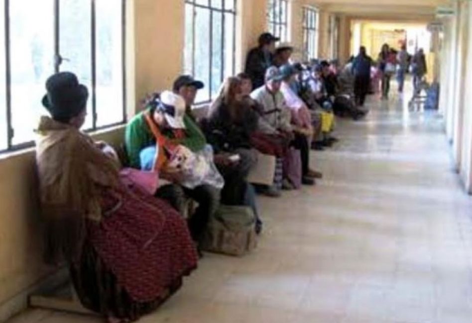 Denuncian colapso de hospitales en Bolivia