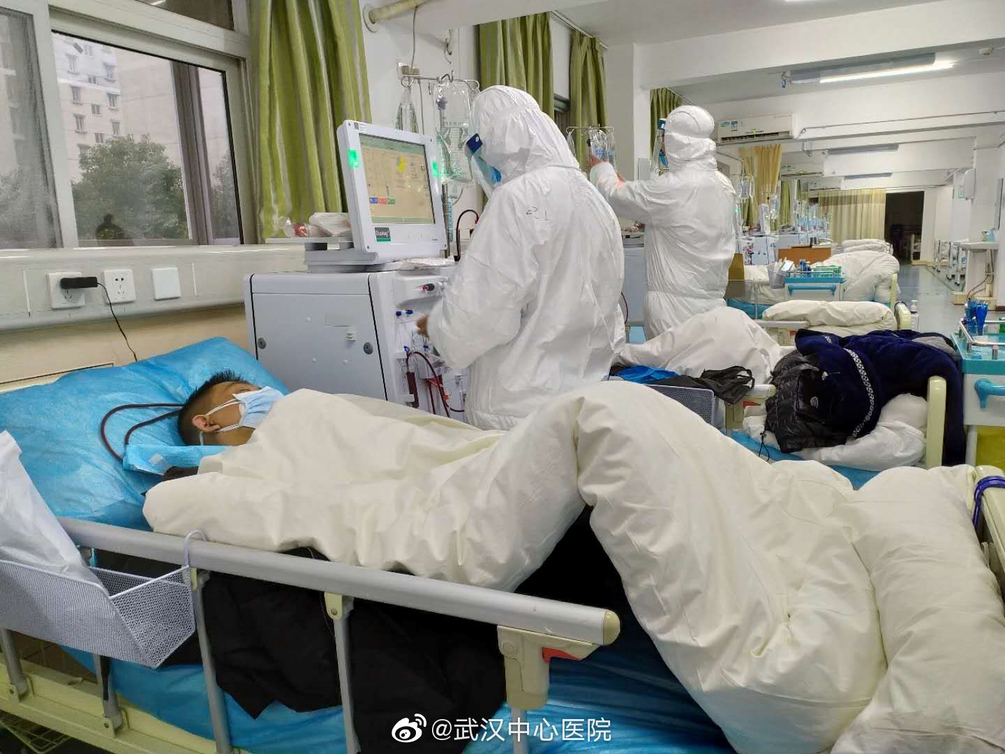 Un médico chino fallece por  derrame cerebral luego de trabajar 35 días continuos durante brote de coronavirus