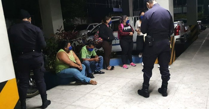 Cerca de 200 detenidos por incumplir cuarentena domiciliar en El Salvador