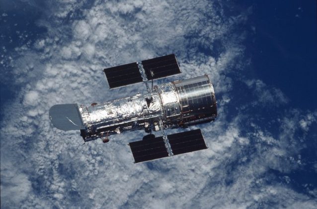 (Video) Hubble capta la imagen de una nube interestelar rosada rodeada ...