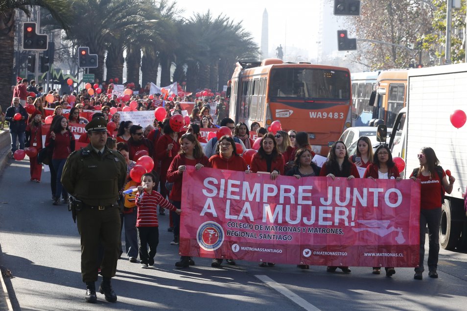 8M: Colegio de Matronas llamó a sumarse a la marcha y a la huelga general feminista