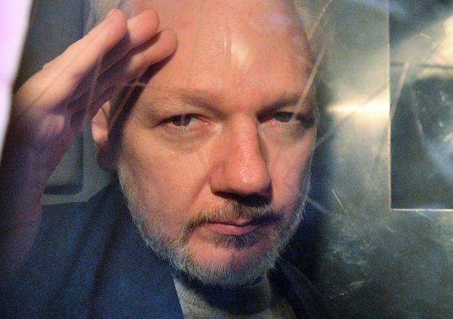 Assange tuvo dos hijos con su abogada durante reclusión en embajada de Ecuador