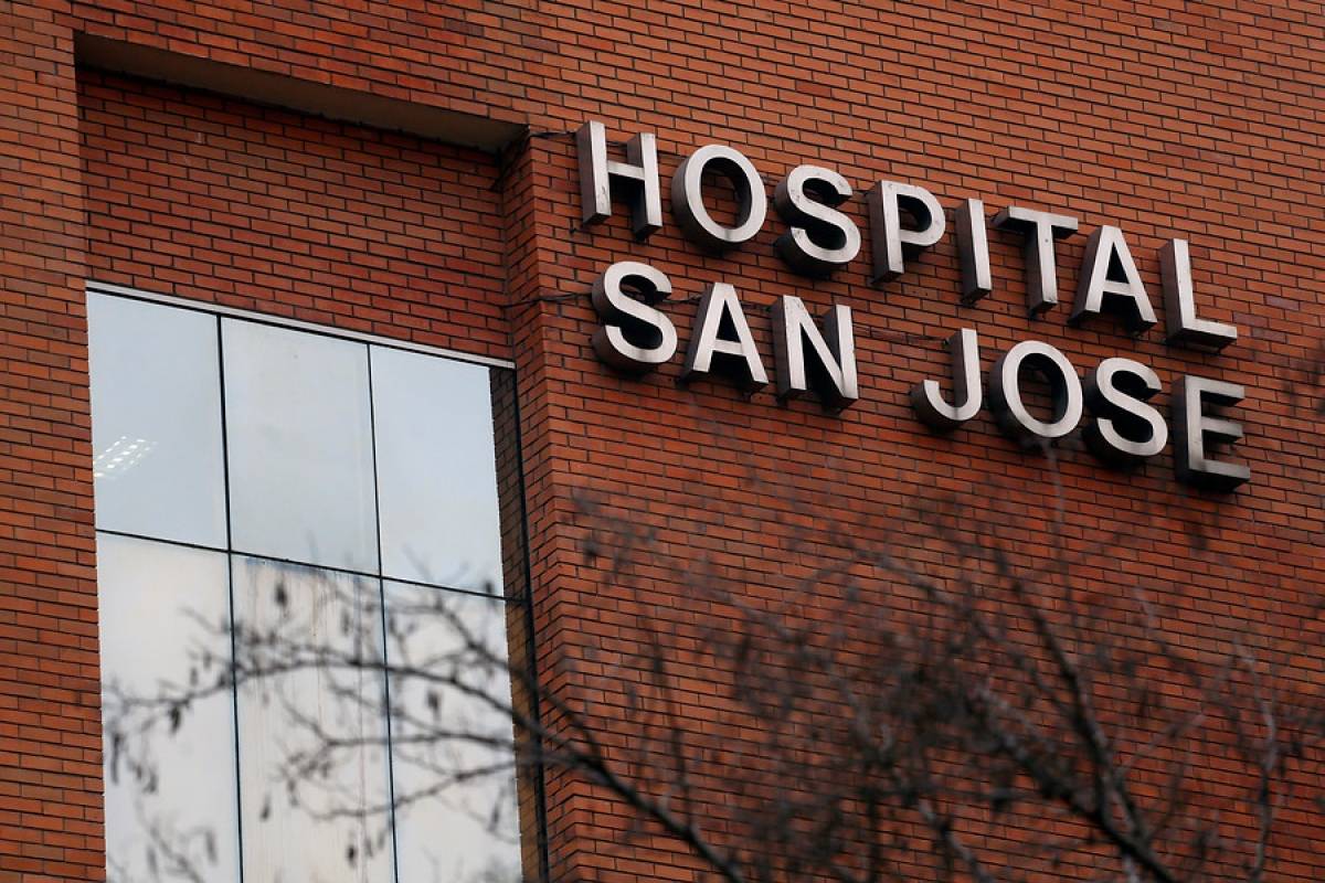 Dirigente Hospital San José: ‘La situación es crítica en cuanto al número de personal y no tenemos camas para seguir hospitalizando’