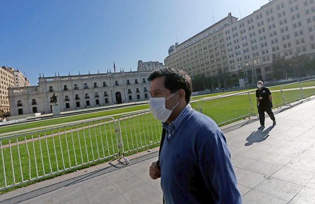 Piñera ordena que funcionarios públicos empiecen a retomar el trabajo presencial