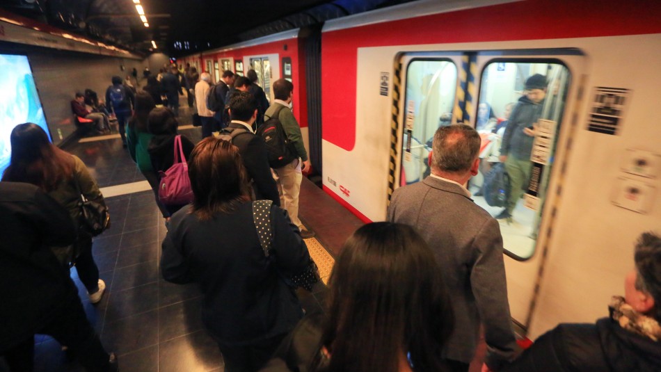 Metro de Santiago restablece servicio en Línea 6 tras falla técnica en 5 estaciones