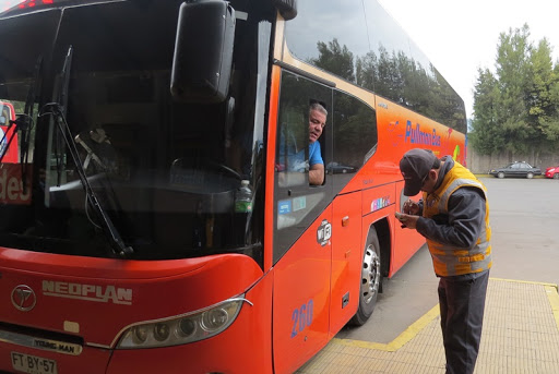 Identificaron a todos los pasajeros del bus donde viajó funcionaria del Hospital Félix Bulnes contagiada con Covid-19