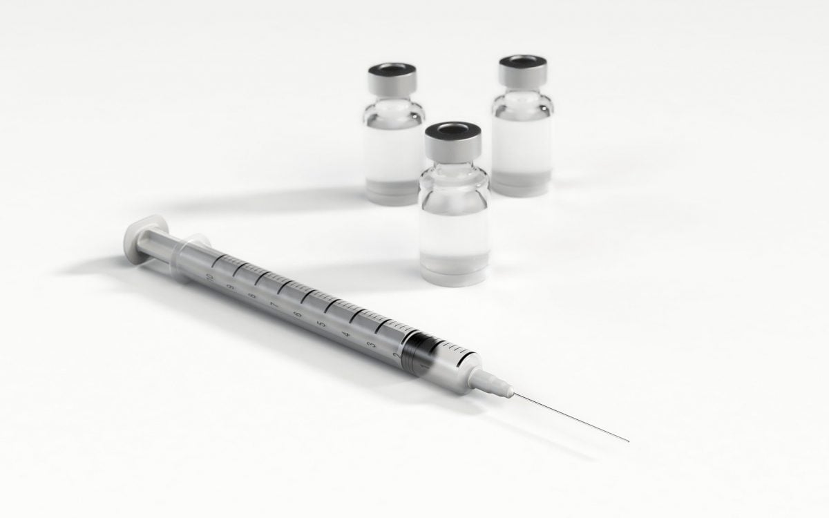 OMS: Hay 3 vacunas en ensayos clínicos, 70 en desarrollo y trabajamos para acelerar procesos