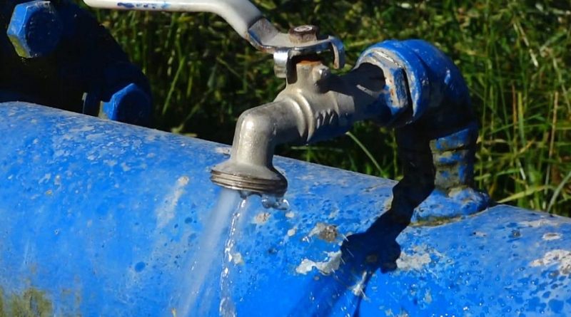 Cabildo: Municipio despliega camiones aljibe para enfrentar presencia de arsénico en el agua potable rural