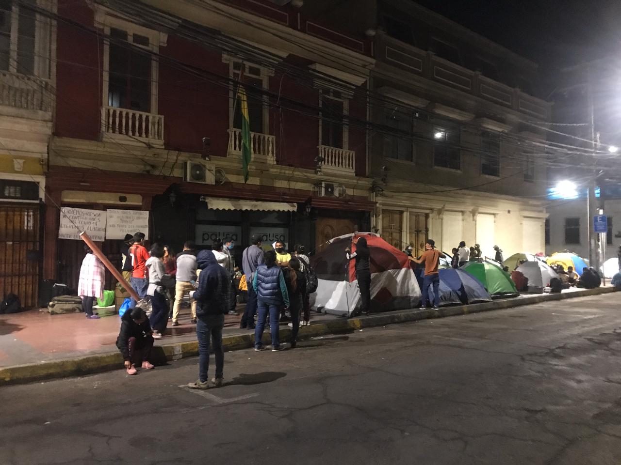 253 bolivianos se encuentran viviendo en la calle en Iquique sin poder retornar al país andino