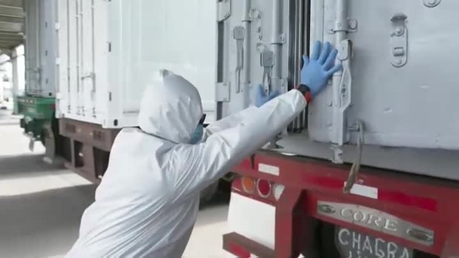 Ecuador almacena cadáveres de la pandemia en camiones frigoríficos