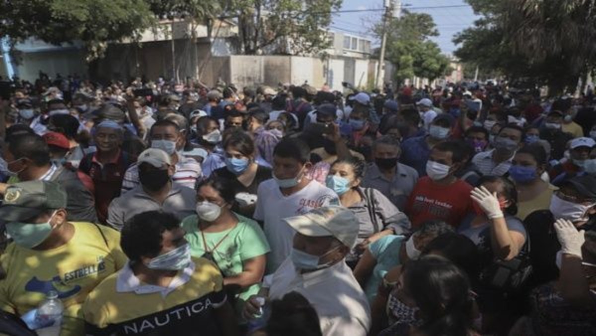 Salvadoreños protestaron por segundo día por bonos ante Covid-19
