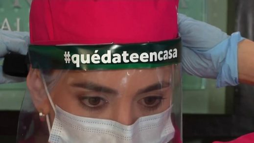 Empresas venezolanas fabrican mascarillas con plástico reciclado y tecnología 3D