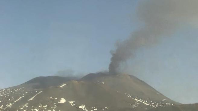(Vídeo) El volcán más grande de Europa entró en erupción
