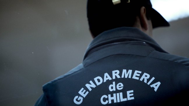 Puerto Montt: cuarto gendarme de penal local contrajo COVID-19 tras contacto con internos de Santiago
