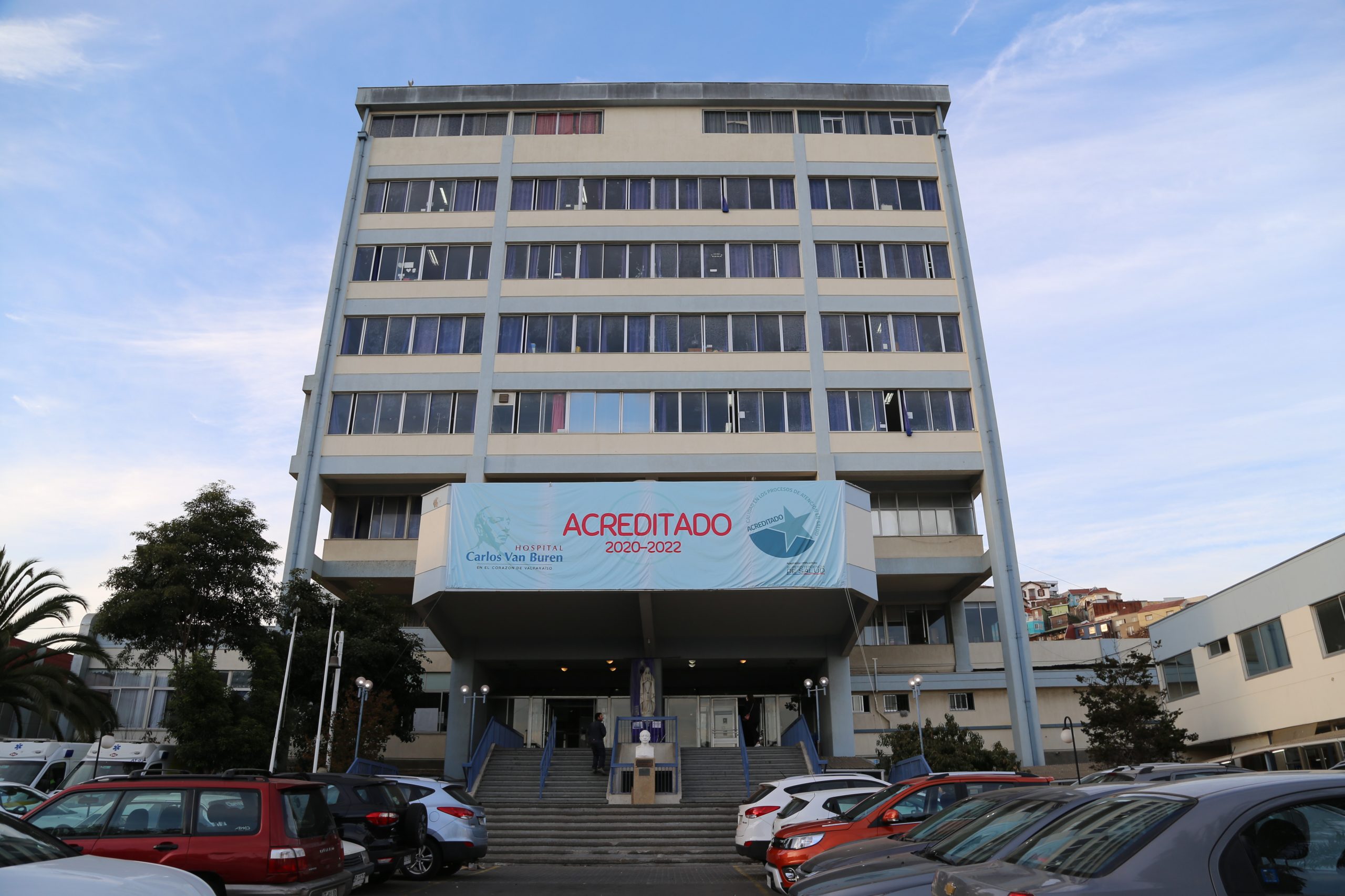 Trabajadoras del Hospital Carlos Van Buren de Valparaíso denuncian llevar más de 2 meses sin contrato ni sueldo