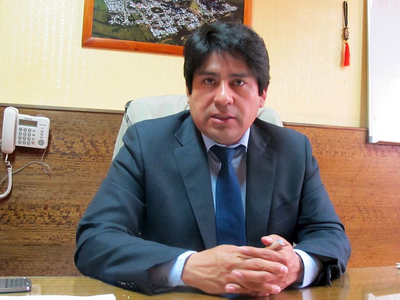 Desconocidos atacan a balazos en su propio domicilio al presidente de la Asociación de municipios con Alcalde Mapuche
