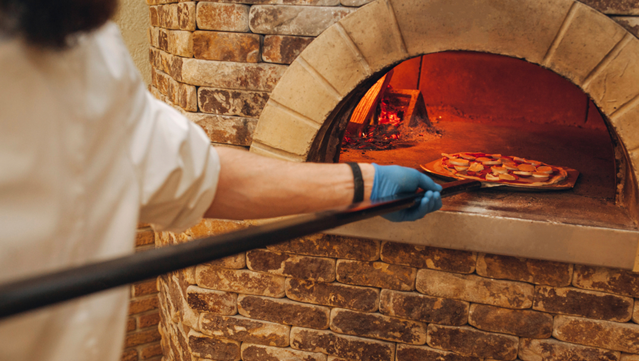 Pizzero descubre cómo ganar dinero comprando sus propias pizzas