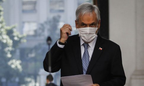 (Video) Piñera es acusado de violar su propio protocolo sanitario contra el COVID-19