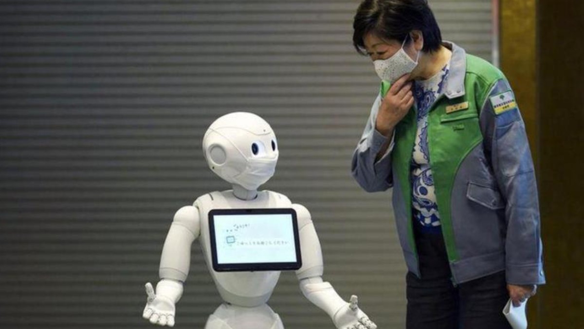 Robots atienden a pacientes con COVID-19 que mantienen cuarentena en hoteles de Japón