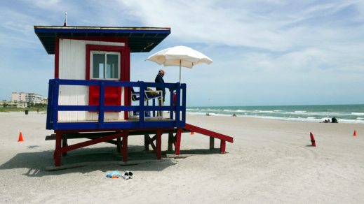 Relajan la cuarentena y terminan recogiendo 6 toneladas de desechos en una playa estadounidense