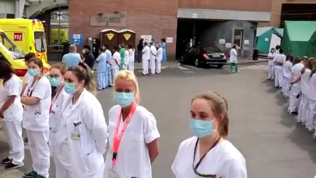 Trabajadores del sector salud protestan en Bélgica contra la gestión pública ante el COVID-19
