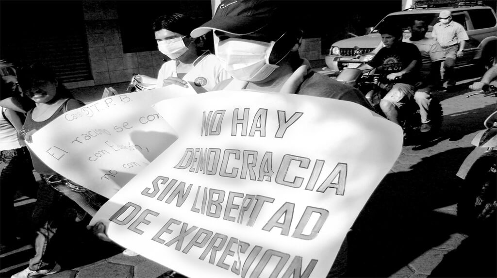 Ante el rechazo y las críticas Gobierno de facto boliviano derogó decreto que restringe la libertad de expresión