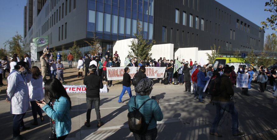 Cerro Navia: Trabajadores denunciaron graves problemas en el nuevo Hospital Félix Bulnes