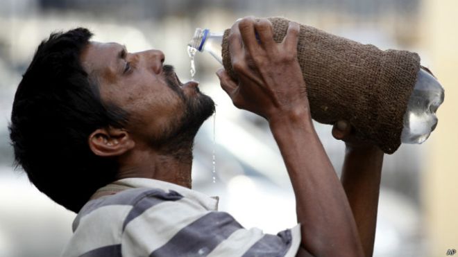 India: ola de calor con temperaturas de hasta 50 ºC se suma al COVID-19 y plaga de langostas