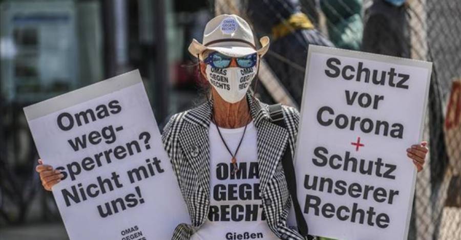 Neonazis alemanes: «Vivimos en dictadura, quieren obligarnos a que nos tapemos la cara»