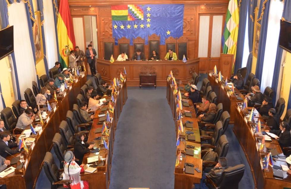 Fuerza Armada de Bolivia amenaza al Senado y acrecienta las tensiones políticas
