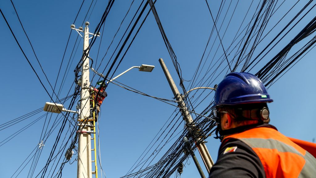 Ley de «protección del empleo» afectaría a más de mil trabajadores del sector eléctrico