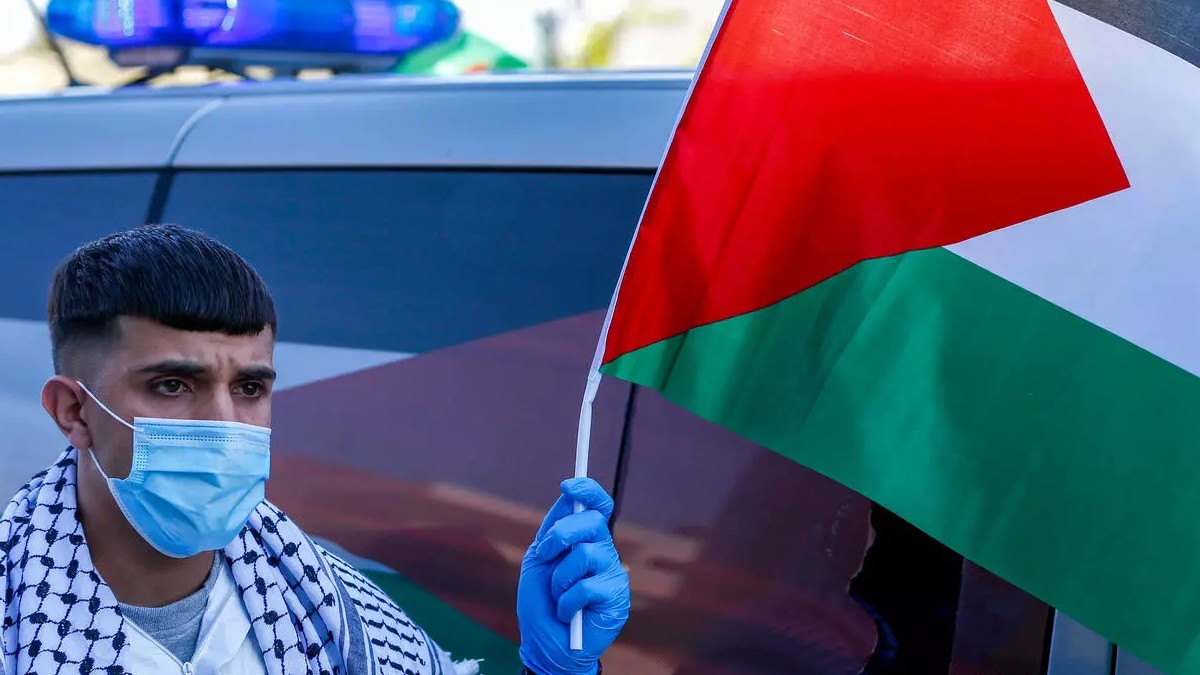Palestino termina abatido en disputa por una mascarilla