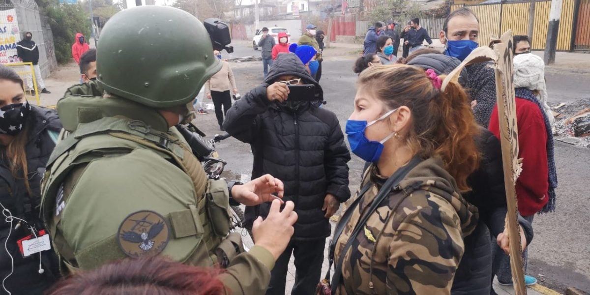 «Ya no nos escucharon conversando»: Vecinos de La Pintana protestaron por falta de alimentos y de trabajo