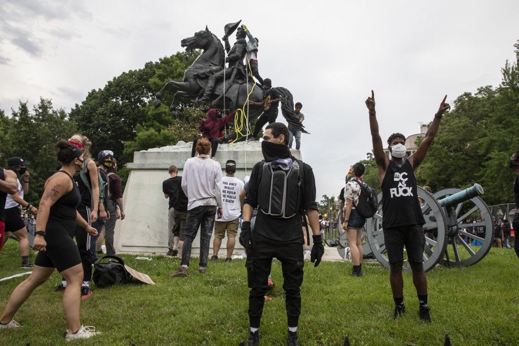 Por esclavista: manifestantes intentaron derribar estatua del séptimo presidente de los EE. UU.