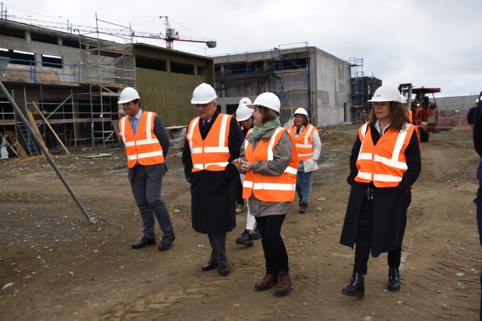 Puerto Montt: 2 trabajadores de la construcción del nuevo recinto del Sename dieron positivo a COVID-19