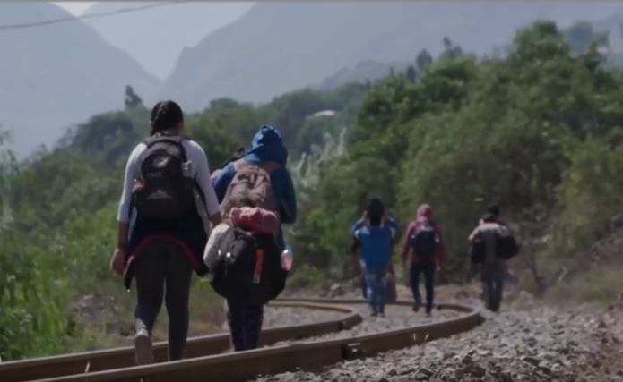 All for her daughters: mother crosses Peru fleeing death and the Covid-19
