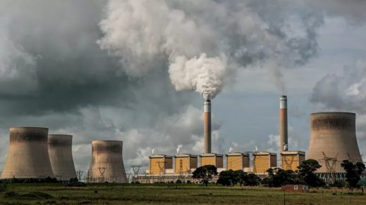 España se plega a normativa ambiental europea y cesa operaciones en 7 centrales térmicas