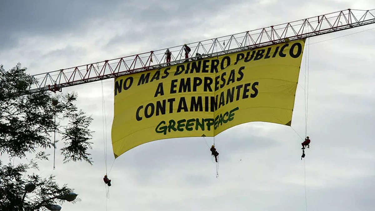 España: Greenpeace protesta por subvención a empresas contaminantes