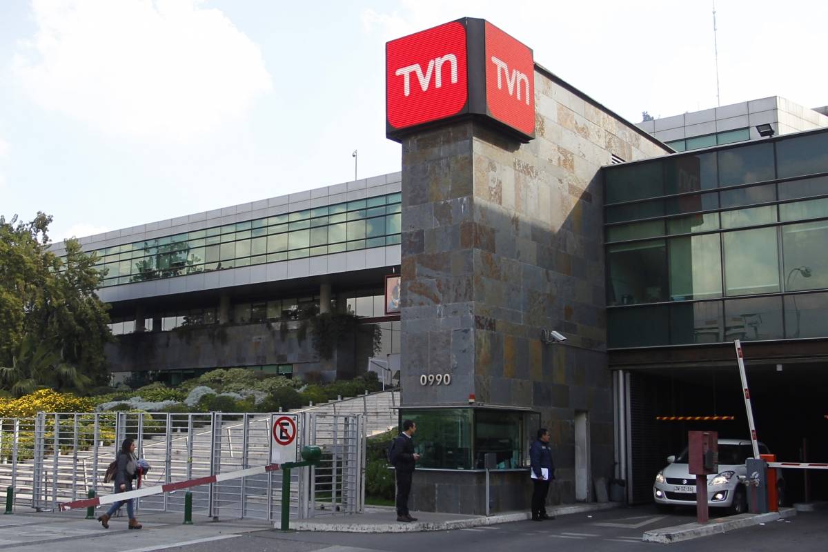 María Olivia Mönckeberg y la venta de edificios e instalaciones de TVN