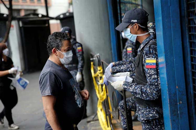 Venezuela reporta un rebrote «peligroso» de COVID-19 en principales ciudades del país