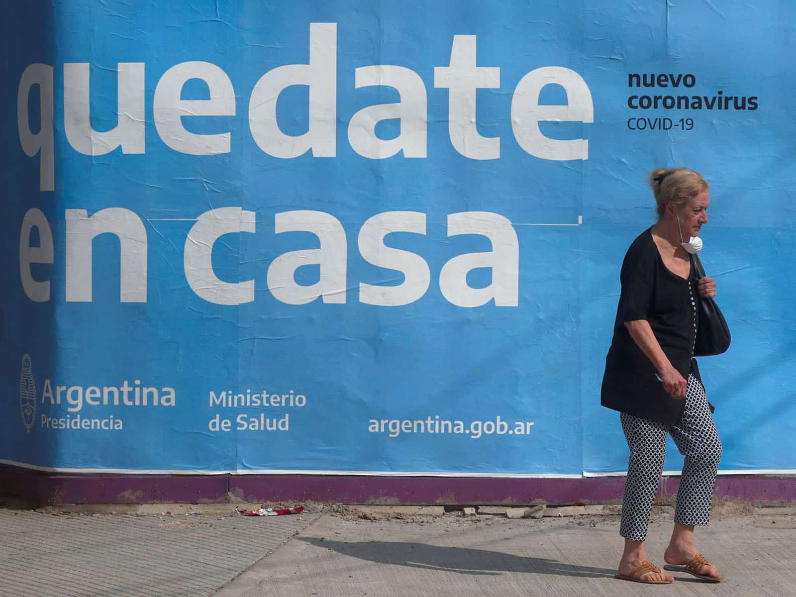 COVID-19: Médicos prevén semanas difíciles en Argentina y el riesgo de llegar al límite de la capacidad hospitalaria
