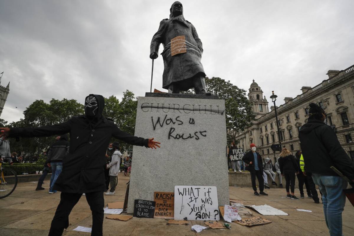 En Gran Bretaña examinan retirar monumentos que simbolizan la esclavitud