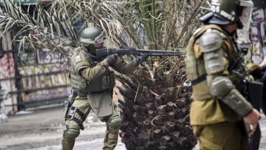 Santiago: Justicia revoca decisión y declara admisible querella por joven herido con perdigones de Carabineros
