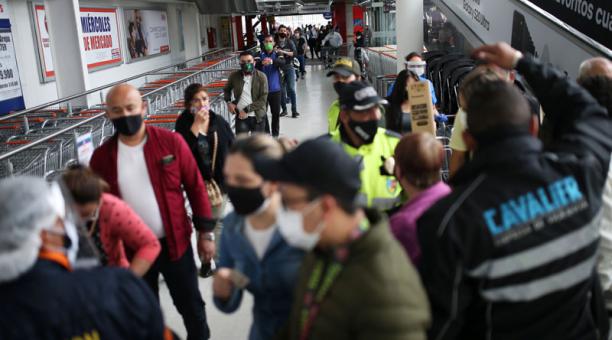 (+Videos) Caos en Colombia por multitud de compradores que desafían la pandemia en un ‘Día sin IVA’